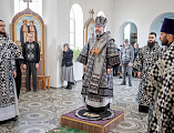 Преосвященнейший епископ Симон совершил Литургию Преждеосвященных Даров в храме святого благоверного князя Александра Невского города Шахты