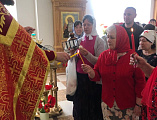 Благодатный огонь доставлен в Донецкое благочиние