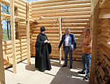 Преосвященнейший епископ Симон ознакомился с этапами строительства храма при ООО «Новороссийский прокатный завод» города Шахты
