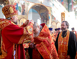 Праздник Светлого Христова Воскресения в Покровском кафедральном соборе города Шахты продолжился великой вечерней