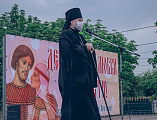 В День семьи любви и верности на Соборной площади города Шахты чествовали многодетные семьи