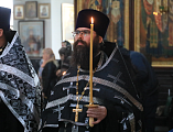 Преосвященнейший епископ Симон совершил утреню Великого Пятка с чтением двенадцати Страстных Евангелий