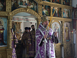 В поминальную субботу Великого поста Преосвященнейший епископ Симон совершил Божественную литургию и панихиду в храме святителя Тихона Задонского поселка Тарасовский