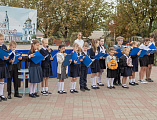 В память о трагедии Беслана на Соборной площади города Шахты почтили память жертв и героев