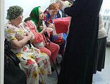 Настоятель храма святой блаженной Ксении Петербургской Багаевского района протоиерей Роман Мясников посетил дом престарелых поселка Садовый