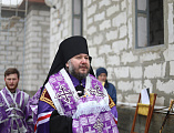 Преосвященнейший епископ Симон совершил чин освящения куполов и крестов для строящегося храма в честь святой великомученицы Варвары г. Гуково
