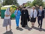 Выставку-ярмарку «Пасхальная радость» на Соборной площади посетили Преосвященнейший епископ Симон и Администрация города Шахты 