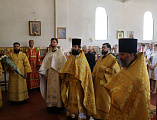 Преосвященнейший епископ Симон совершил воскресную Божественную литургию и иерейскую хиротонию в храме вмч. Пантелеимона пос. Майский