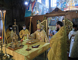 В Неделю Всех святых, в земле Российской просиявших, Преосвященнейший епископ Симон возглавил воскресное богослужение и возвел в сан иеромонаха иеродиакона Амвросия (Склярова)