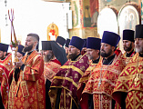 Праздник Светлого Христова Воскресения в Покровском кафедральном соборе города Шахты продолжился великой вечерней