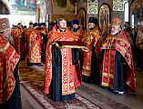 Праздник Светлого Христова Воскресения в Покровском кафедральном соборе города Шахты продолжился великой вечерней