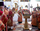 Праздник Светлого Христова Воскресения в Покровском кафедральном соборе города Шахты продолжился великой вечерней