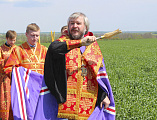 Преосвященнейший епископ Симон совершил «Чин освящения насеянных полей» в Октябрьском сельском районе Ростовский области