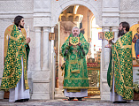 В День Святого Духа Преосвященнейший епископ Симон совершил Божественную литургию в Покровском кафедральном соборе города Шахты