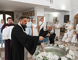 Преосвященнейший епископ Симон совершил таинство Крещения в Державном храме города Донецка