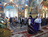 Преосвященнейший епископ Симон, духовенство Покровского собора и тысячи верующих молитвенно отметили праздник Крещения Господня в главном храме Шахтинской епархии