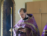 Преосвященнейший епископ Симон совершил Божественную литургию и панихиду в храме великомученика Пантелеимона пос. Глубокий