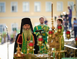 Преосвященнейший епископ Симон в канун дня памяти преподобного Сергия Радонежского сослужил Святейшему Патриарху Кириллу за всенощным бдением в Троице-Сергиевой Лавре