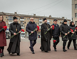 Возложение цветов к памятнику площади 40-летия Победы ко Дню защитника Отечества