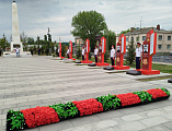 80-летие Победы: депутаты Госдумы и Заксобрания области вместе с миллеровцами и духовенством возложили цветы к «Вечному огню»   