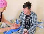 Прихожане Свято-Троицкого храма поздравили подопечных Дома ночного пребывания для лиц без определенного места жительства и занятия с праздником Воскресения Христова