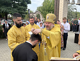 Епископ Симон совершил Божественную литургию в храме святых мучениц Веры, Надежды, Любови и матери их Софии в станице Багаевской и освящение монумента преподобного Серафима Саровского