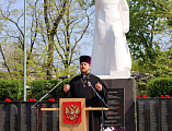 Протоиерей Роман Амплеев принял участие в праздничном шествии и митинге, посвященном Победе в Великой Отечественной войне