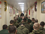 О смысле праздника Рождества Христова военнослужащим 163 танкового полка рассказал иерей Сергий Липень