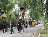 В Гуково молитвенно отметили праздник Воздвижения Честнаго и Животворящего Креста Господня