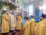 Преосвященнейший епископ Симон совершил воскресную Божественную литургию в храме Архистратига Михаила поселка Каменоломни