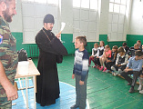 В казачьей Пономаревской школе иеромонах Никон (Синюшкин) и хуторской атаман А.А. Дмитриенко провели встречу с учениками