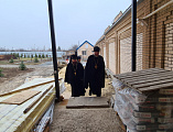Преосвященнейший епископ Симон ознакомился с ходом работ по благоустройству храмового комплекса в честь образа Божией Матери «Взыскание погибших» в пос. Сидорово-Кадамовский