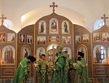 В престольный день Преосвященнейший епископ Симон совершил Божественную литургию в храме благоверного князя Александра Невского г. Шахты и рукоположил монаха Амвросия во иеродиакона