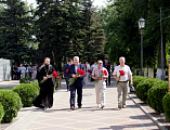 В День памяти и скорби к мемориалу «Аллея героев» в п. Каменоломни возложены цветы