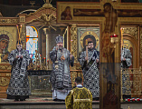 Епископ Симон совершил утреню Великой пятницы с чтением двенадцати Страстных Евангелий