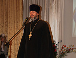 К Международному дню учителя протоиерей Александр Маштанов вручил архиерейские грамоты педагогам Багаевского района