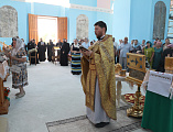 Преосвященнейший епископ Симон и паломники Шахтинской епархии молились за Литургией в храме святителя Николая Чудотворца станицы Еланской Шолоховского района