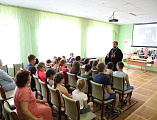 Тематическую встречу в шахтинском детском реабилитационном центре «Добродея» провели протоиерей Сергий Яценко и участники Молодежного совета епархии