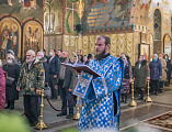 В праздник Введения во храм Пресвятой Богородицы епископ Шахтинский и Миллеровский Симон совершил Божественную литургию в Покровском кафедральном соборе города Шахты