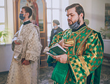 Накануне дня памяти благоверного святого великого князя Александра Невского Преосвященнейший епископ Симон совершил всенощное бдение в Александро-Невском храме г. Шахты