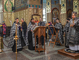 Епископ Симон совершил утреню Великой пятницы с чтением двенадцати Страстных Евангелий