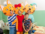 Протоиерей Сергий Яценко поздравил с Днем защиты детей пациентов Детской городской больницы г. Шахты