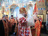 Пасхальной вечерней продолжилось торжество Светлого Христова Воскресенья в Покровском кафедральном соборе г. Шахты