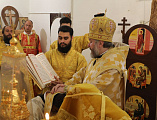 Преосвященнейший епископ Симон совершил воскресную Божественную литургию и иерейскую хиротонию в храме вмч. Пантелеимона пос. Майский