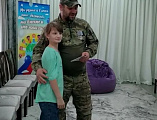 Мужество и благодарность: встреча с героем в детском приюте «Огонек» поселка Каменоломни