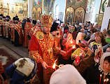 В день празднования Светлой Пасхи в Покровский кафедральный собор г. Шахты был доставлен Благодатный огонь из Иерусалима