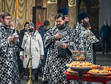 Епископ Шахтинский и Миллеровский Симон совершил Литургию Преждеосвященных Даров в Покровском кафедральном соборе г. Шахты