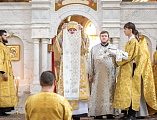 Преосвященнейший епископ Симон совершил воскресную Божественную литургию и иерейскую хиротонию в Покровском кафедральном соборе города Шахты