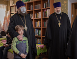 Епископ Симон посетил беженцев из Донбасса, размещенных в детском епархиальном приюте в станице Манычской