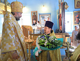 В день памяти славных и всехвальных первоверховных апостолов Петра и Павла в Покровском храме г. Шахты состоялось праздничное богослужение архиерейским чином